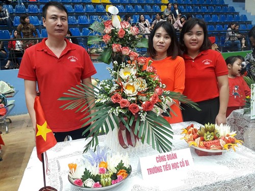 Hội thi cắm tỉa hoa và quả trong CNVCLĐ huyện Gia Lâm năm 2020